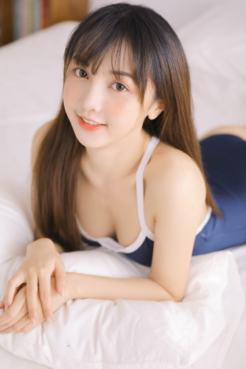 高清中国内地四川女演员唐艺昕男友风休闲街拍图片图片