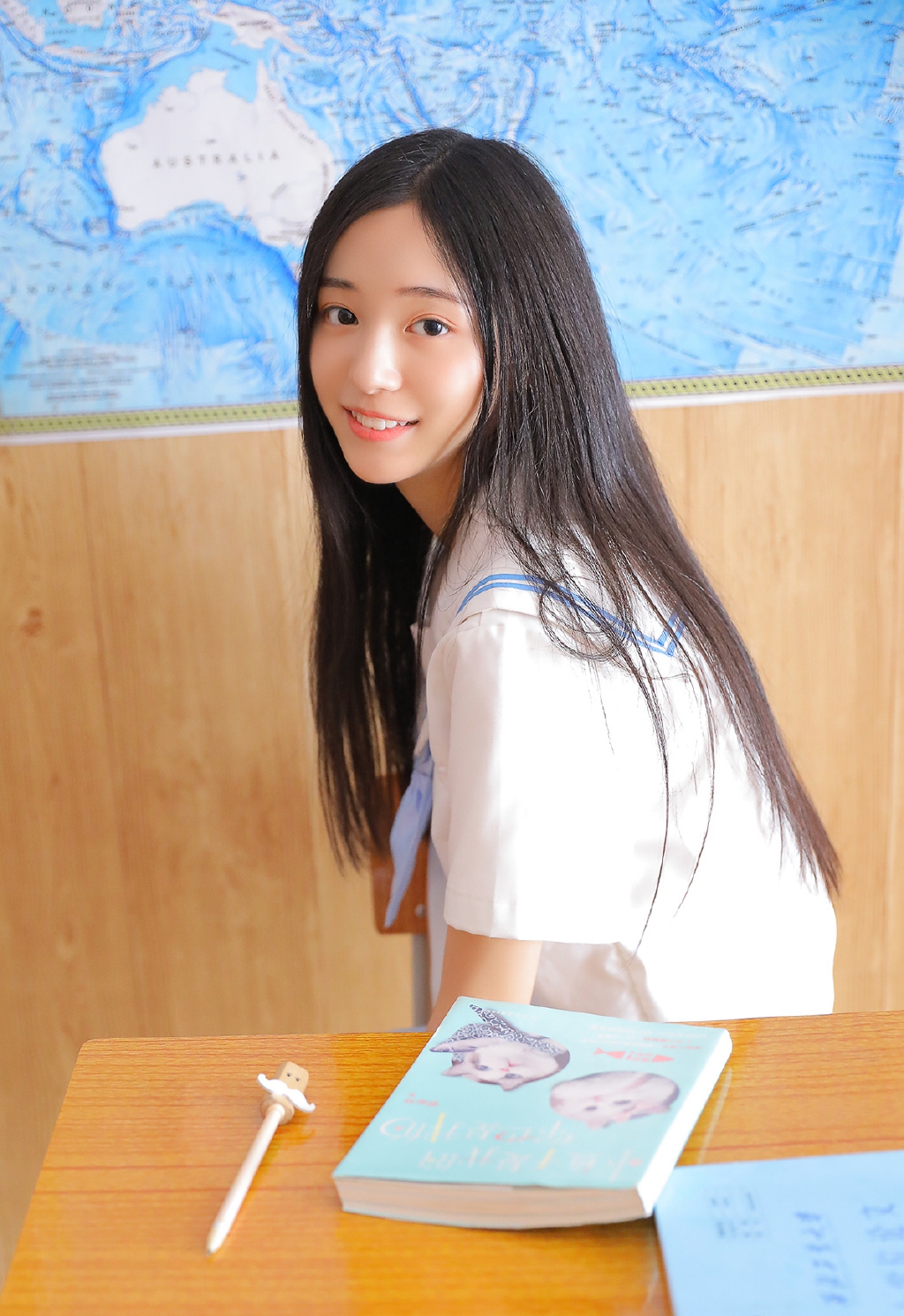 超短裙美女图片