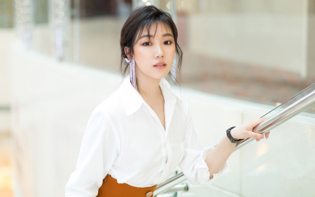 中国内地辽宁省沈阳女演员菅纫姿秋冬养眼时尚写真图片图片