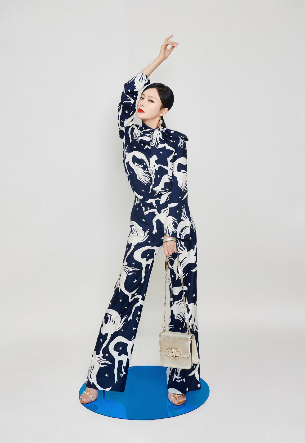 高清中国内地辽宁省沈阳女演员秦岚优雅自信性感写真图片