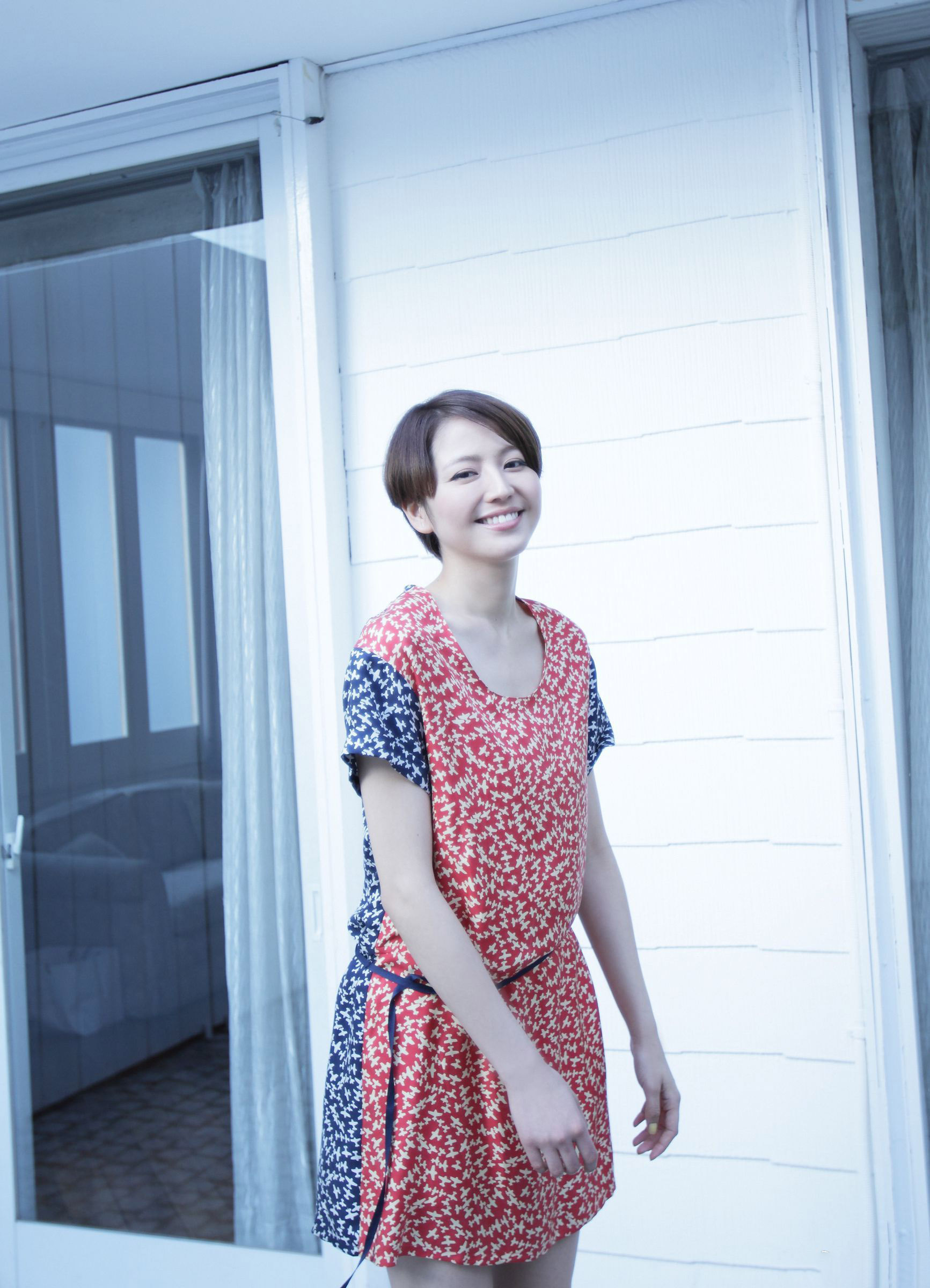 高清静冈县磐女明星长泽雅美清纯街拍写真图片图片