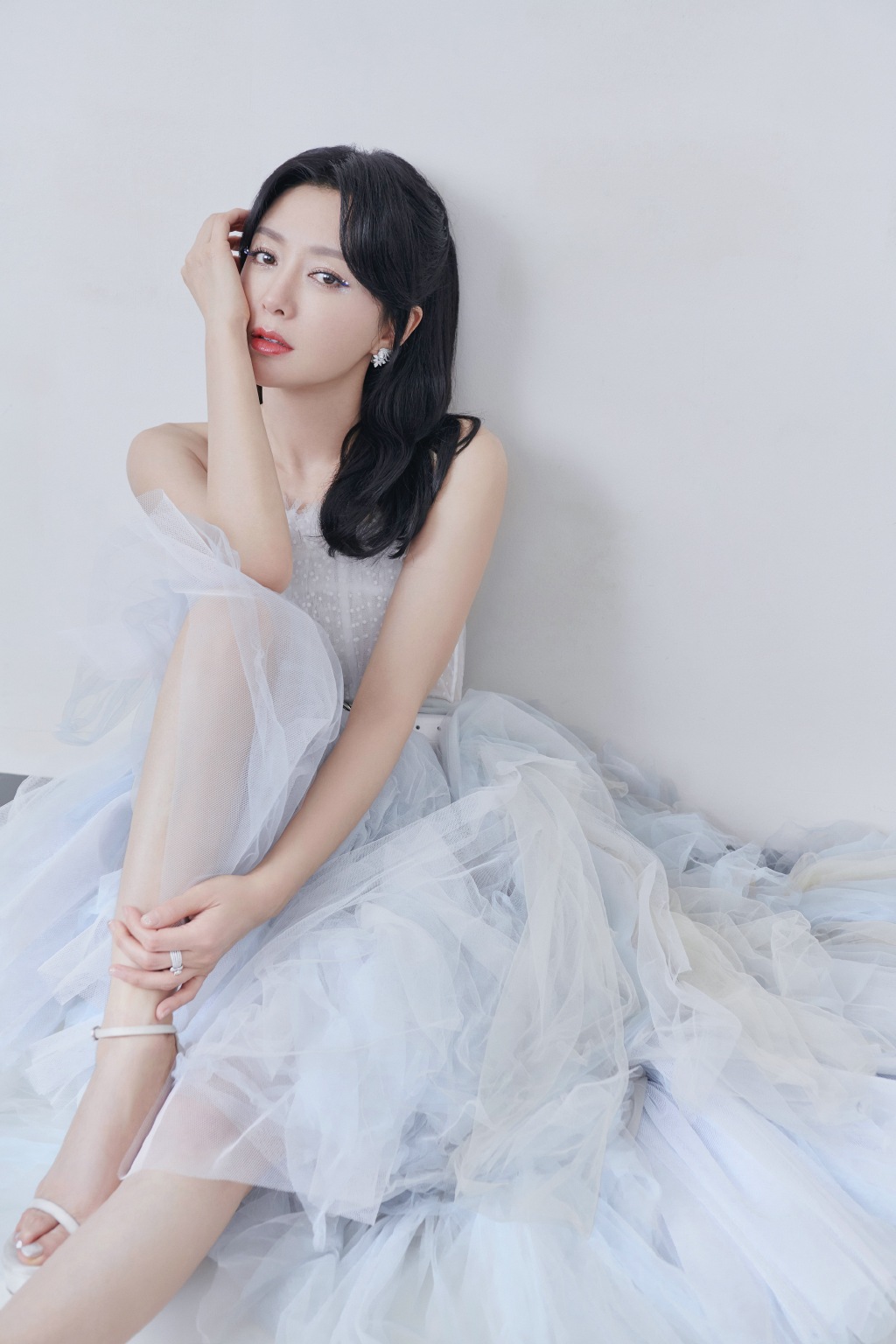 高清中国内地辽宁省沈阳女演员秦岚钻石蓝睫毛魅力性感写真图片