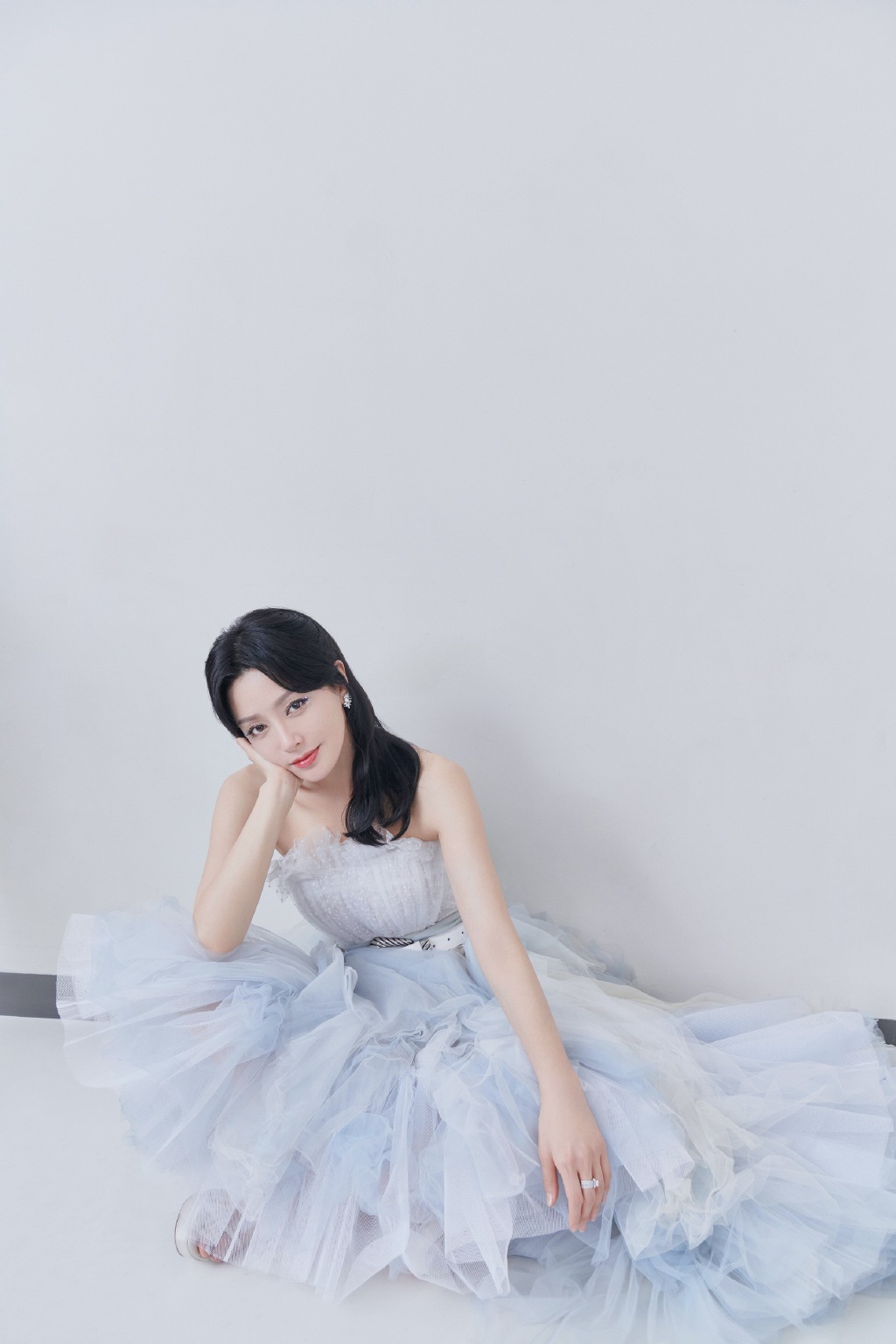 高清中国内地辽宁省沈阳女演员秦岚优雅自信性感写真图片