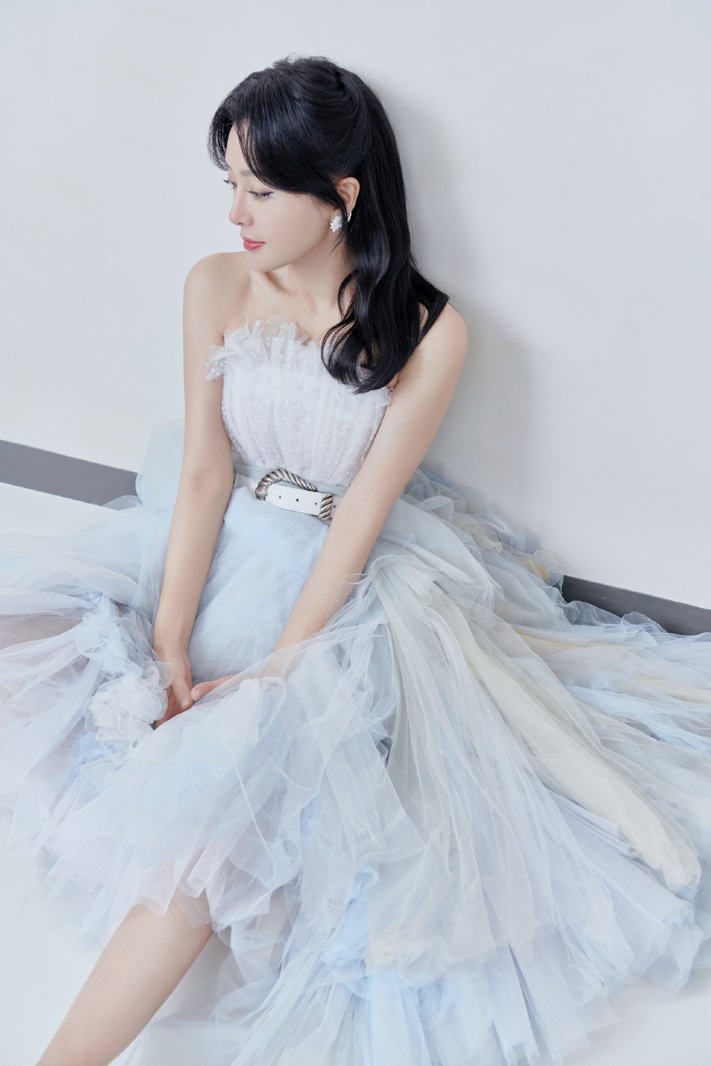 高清中国内地辽宁省沈阳女演员秦岚钻石蓝睫毛魅力性感写真图片