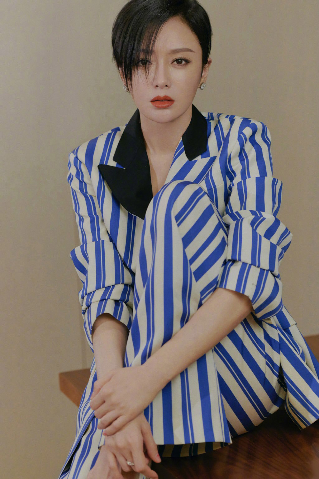 高清中国内地辽宁省沈阳女演员秦岚优雅自信性感写真图片