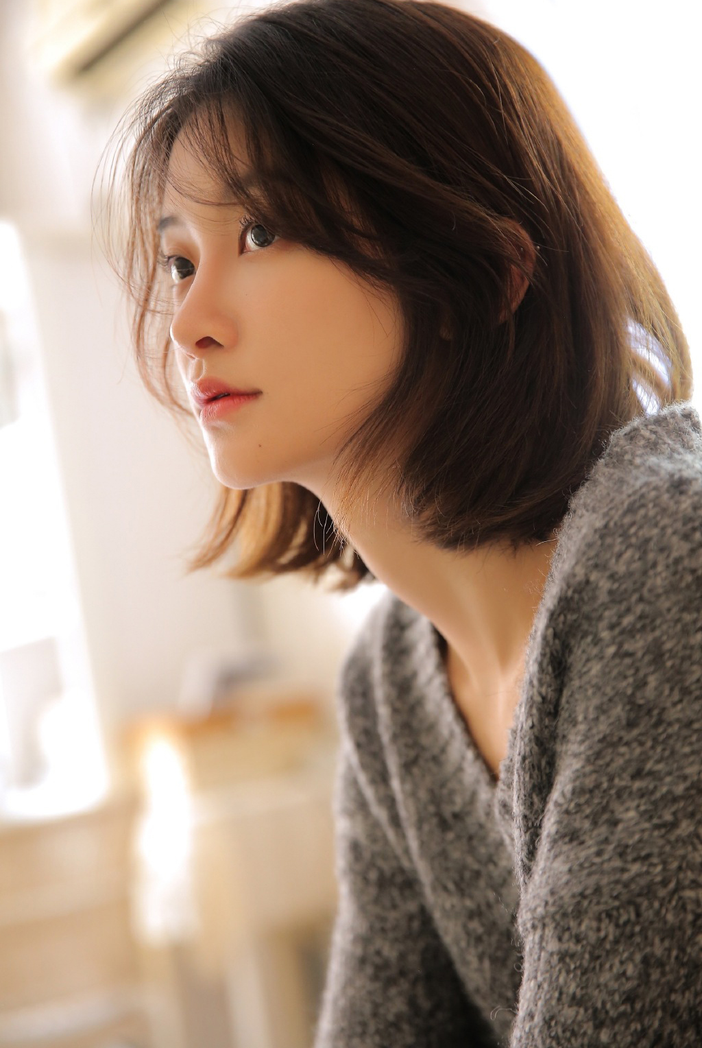 中国内地北京影视女演员杨幂仙气白裙唯美高清桌面壁纸图片