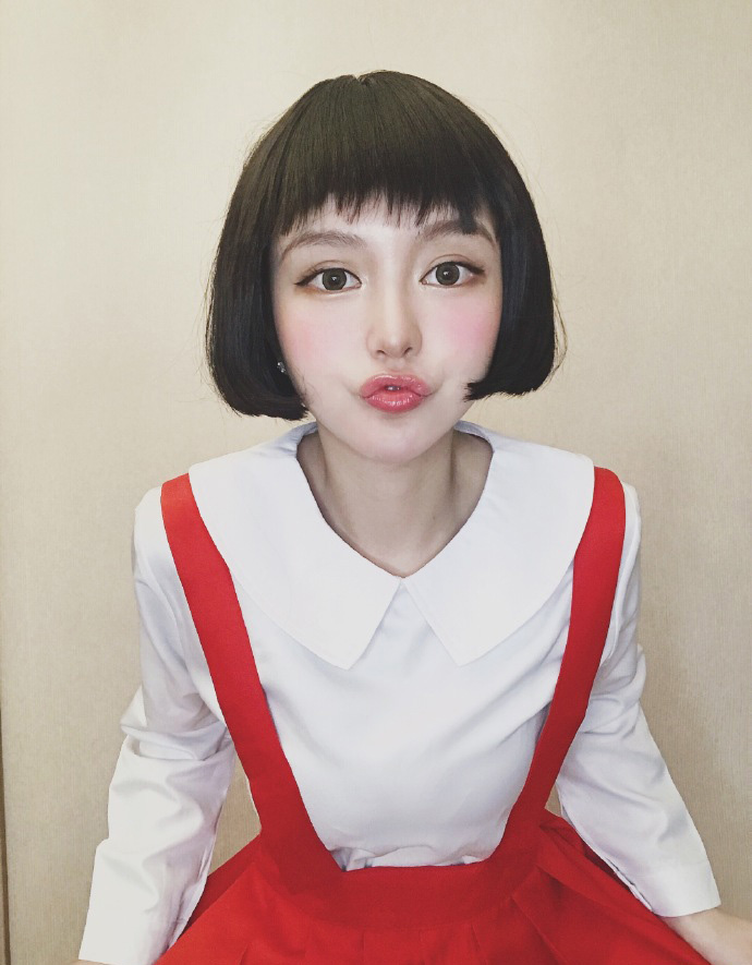 中国大陆女模特周扬青灰色大衣性感街拍图片图片