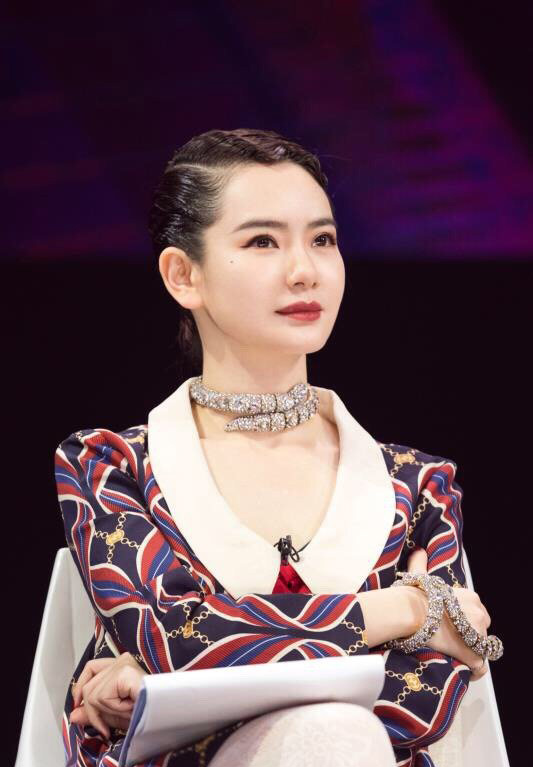四川省成都市武侯女演员戚薇酷飒性感高清桌面壁纸图片