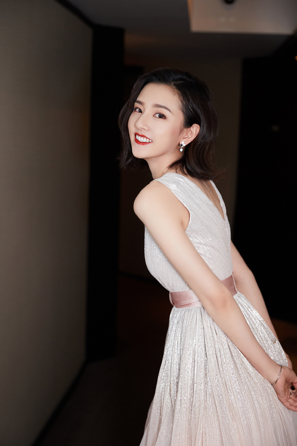 中国北京当代95后女演员小哪吒宋祖儿时尚清新写真桌面壁纸图片 中国北京当代95后女演员小哪吒宋祖儿时尚清新写真桌面壁纸图片
