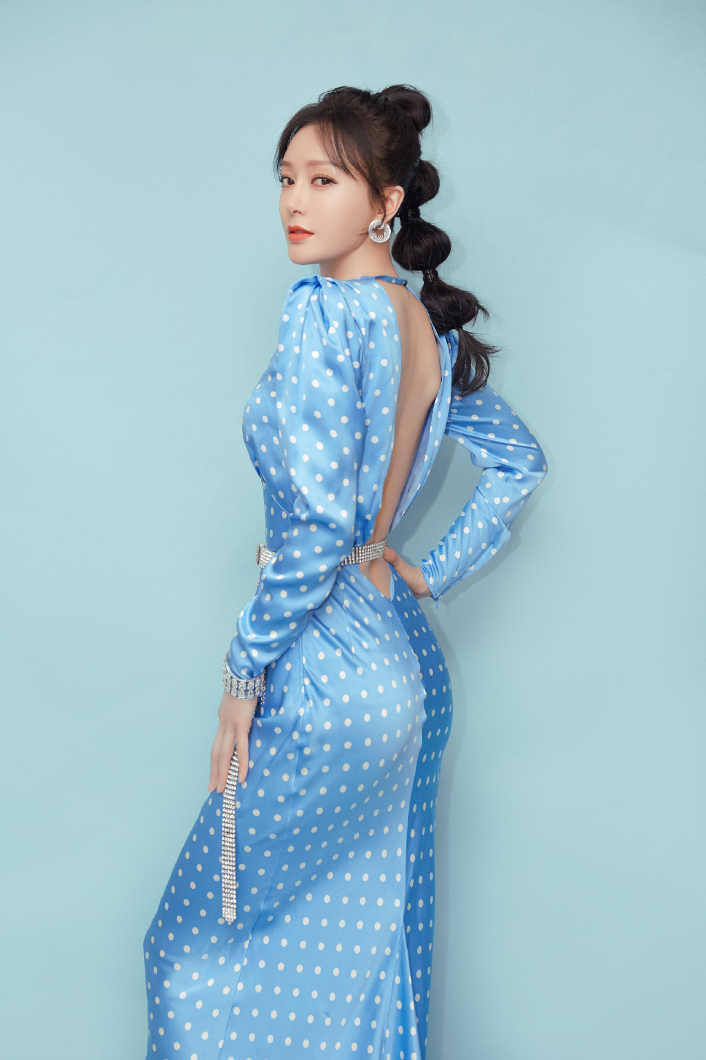 高清中国内地辽宁省沈阳女演员秦岚优雅自信性感写真图片
