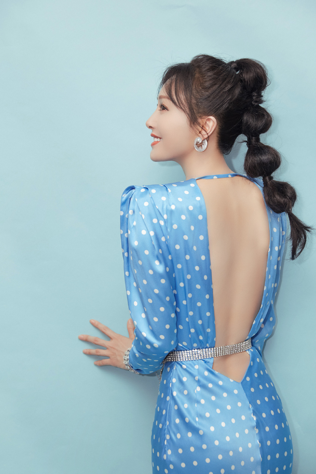 高清中国内地辽宁省沈阳女演员秦岚优雅自信性感写真图片