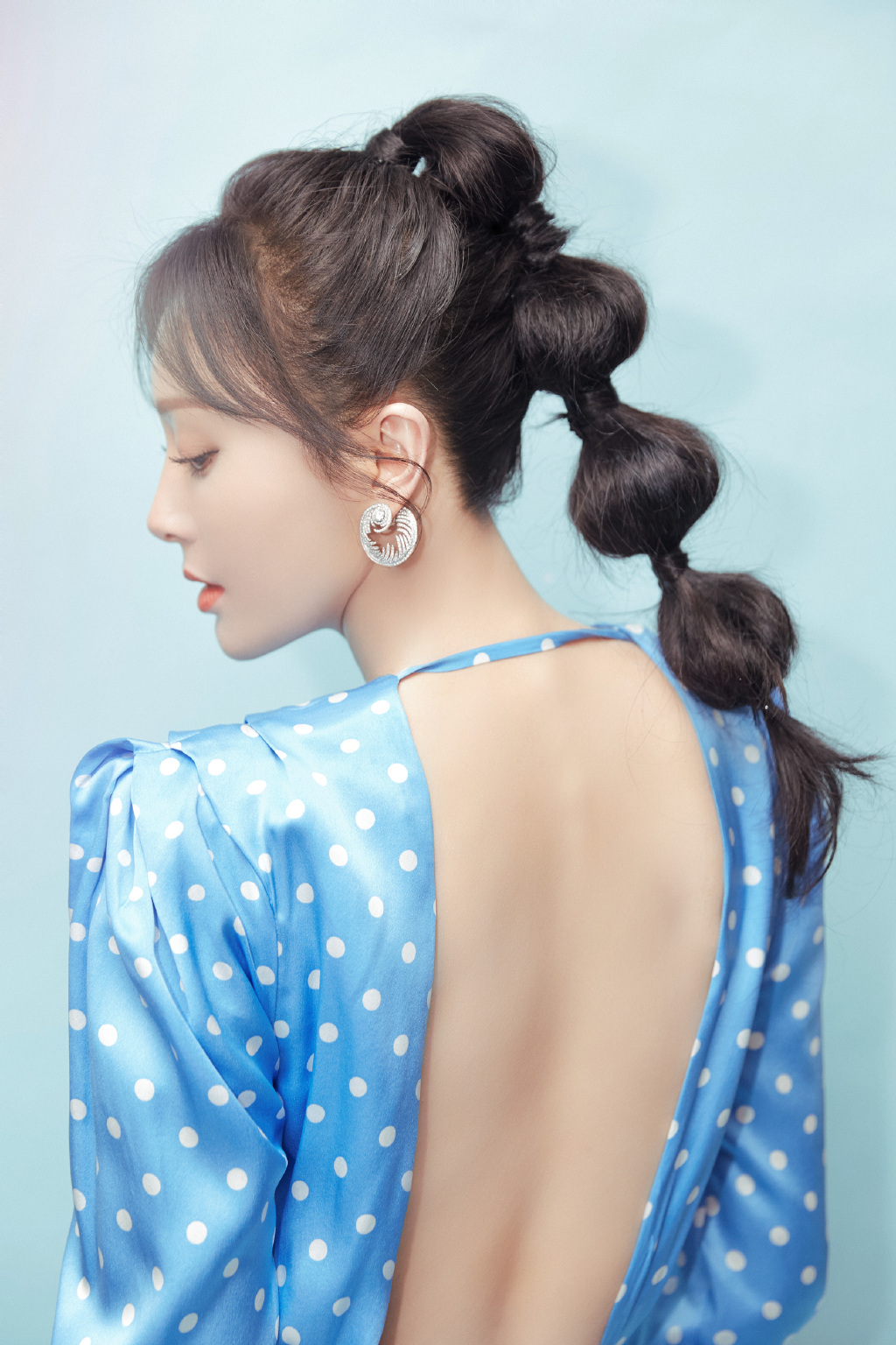 高清中国内地辽宁省沈阳女演员秦岚优雅自信性感写真图片