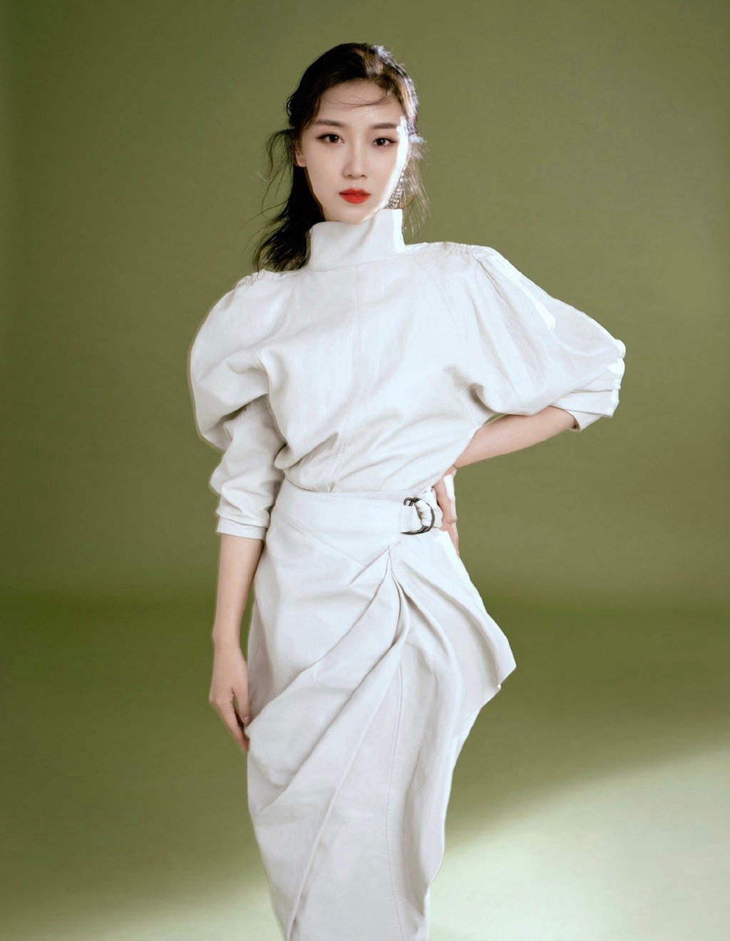 中国内地辽宁省沈阳女演员菅纫姿秋冬养眼时尚写真图片图片