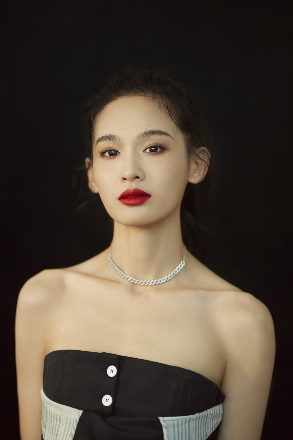 中国内地辽宁省沈阳女演员屈菁菁性感迷人写真图片图片