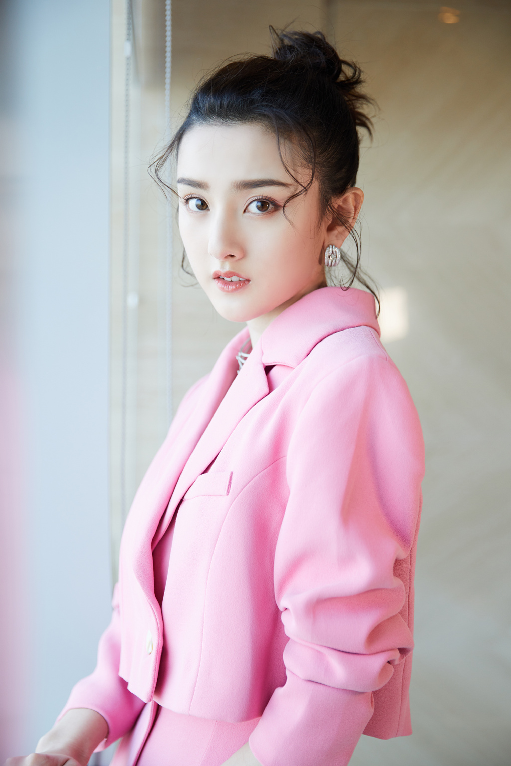 中国北京当代95后女演员宋祖儿时尚芭莎写真图片桌面电脑壁纸图片 中国北京当代95后女演员宋祖儿时尚芭莎写真图片桌面电脑壁纸图片