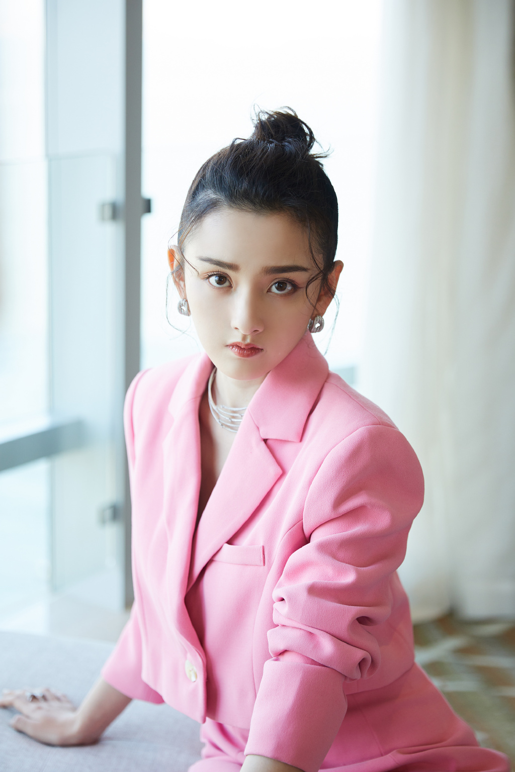中国北京当代95后女演员小哪吒宋祖儿时尚清新写真桌面壁纸图片 中国北京当代95后女演员小哪吒宋祖儿时尚清新写真桌面壁纸图片
