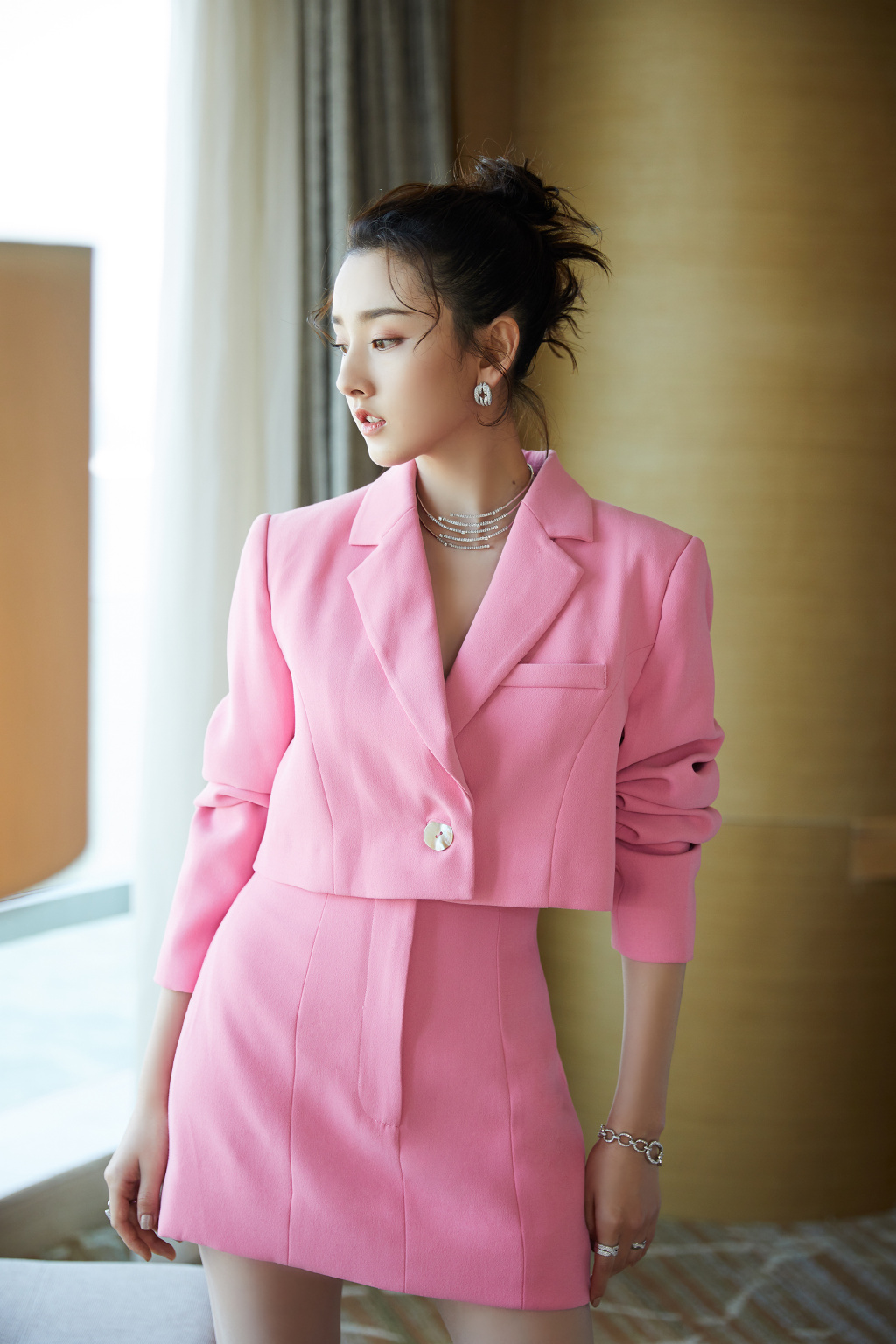 中国北京当代95后女演员小哪吒宋祖儿时尚清新写真桌面壁纸图片 中国北京当代95后女演员小哪吒宋祖儿时尚清新写真桌面壁纸图片