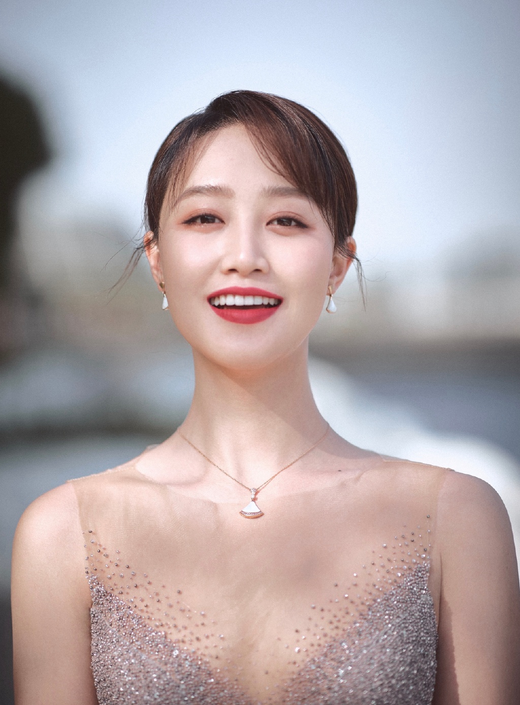 蓝盈莹图片