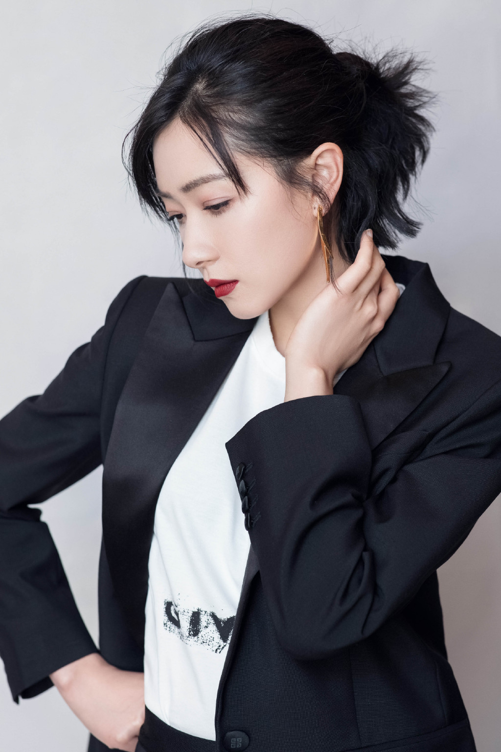 万茜OL装扮干练性感杂志写真图片图片