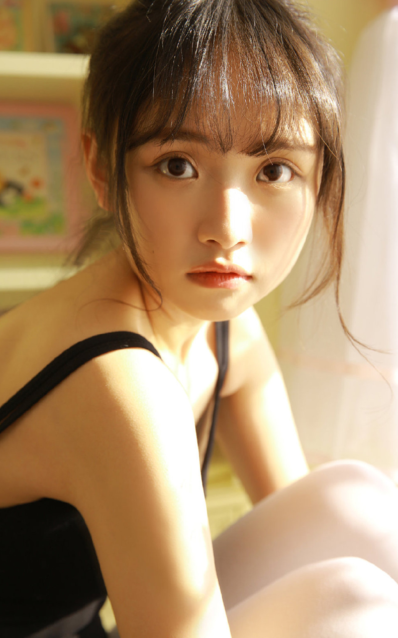 性感艺校美女自拍事业线美女写真图图片