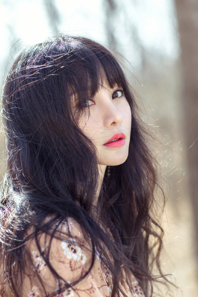 中国内地湖南衡阳女演员柳岩写真电脑桌面壁纸之网络美女图片