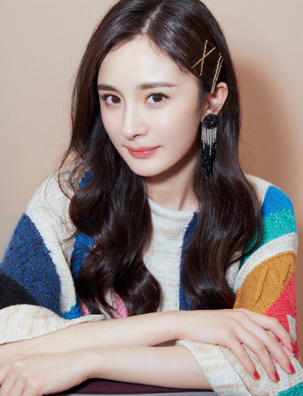 中国内地北京影视女演员杨幂抹胸裙性感高清桌面壁纸图片