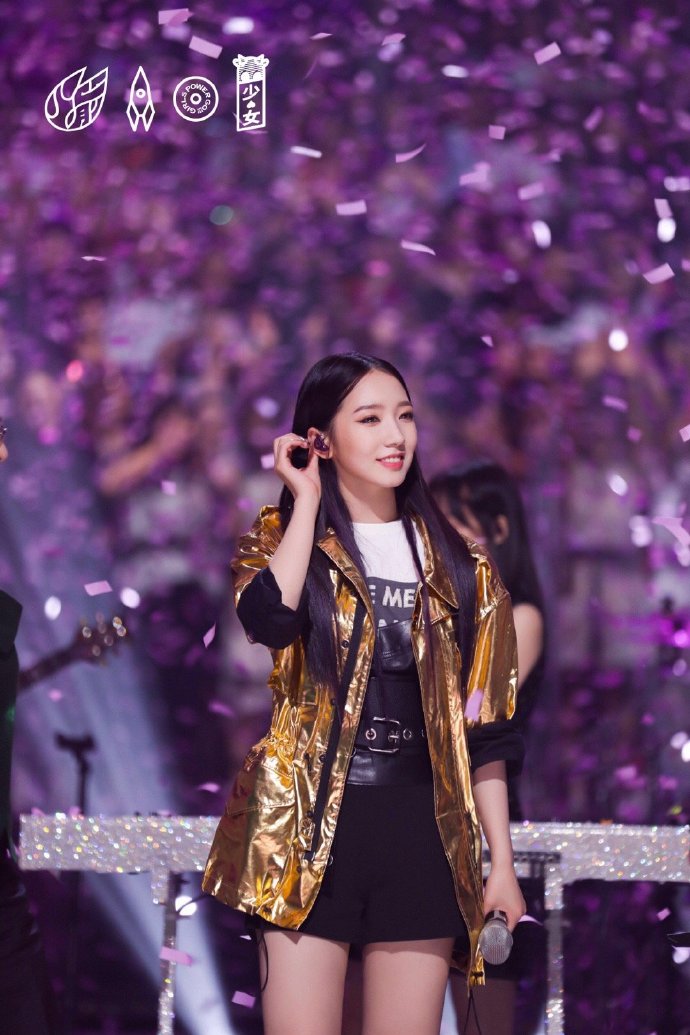 高清女明星孟美岐清爽干练写真图片图片