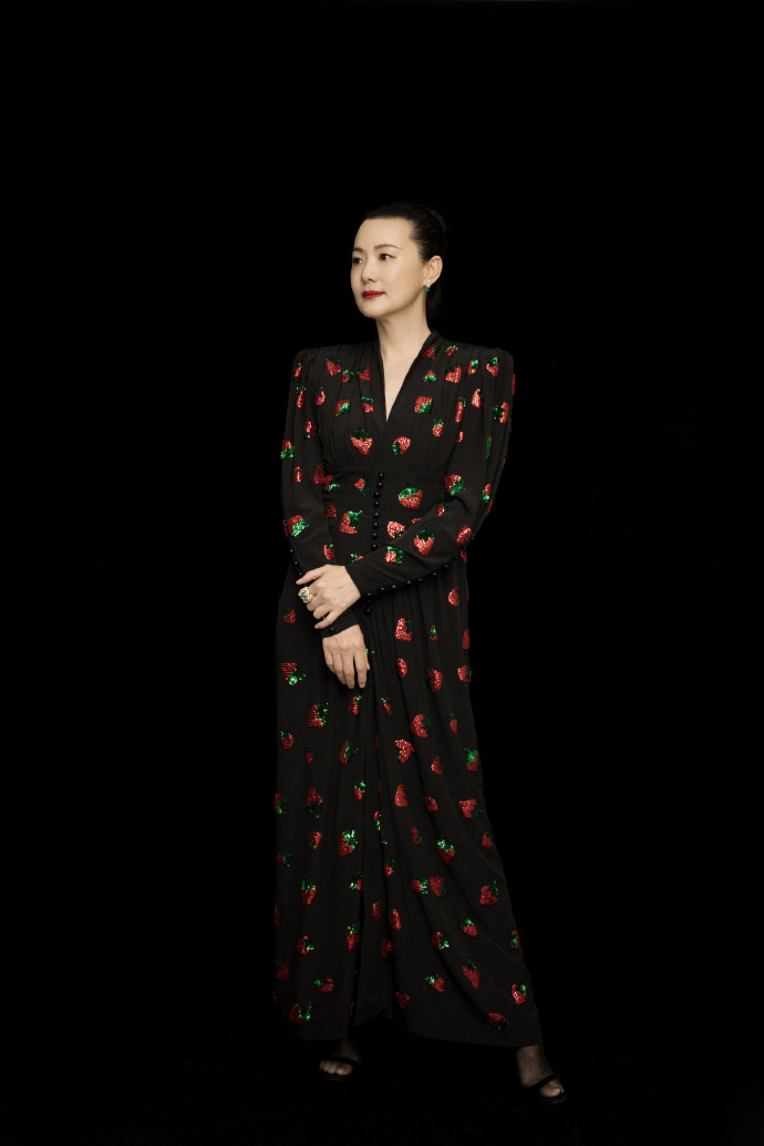 内地内蒙古呼和浩特女演员咏梅上海电影节闭幕式写真图片图片