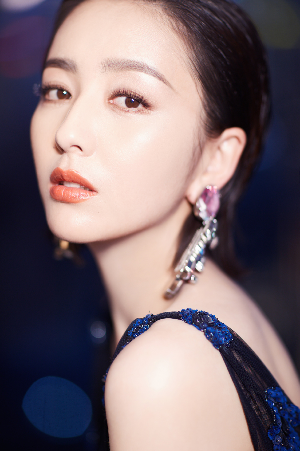 高清中国内地新疆伊犁影视女演员佟丽娅微博电影之夜性感写真图片图片