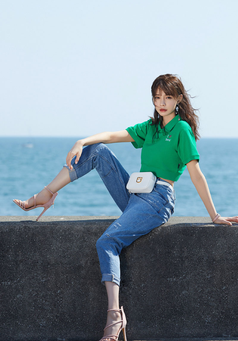 高清湖南省湘西吉首市美女沈梦辰抹胸性感唯美写真图片图片