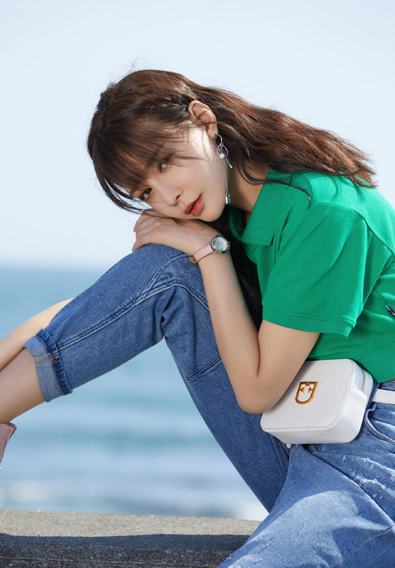 高清湖南省湘西吉首市美女沈梦辰抹胸性感唯美写真图片图片