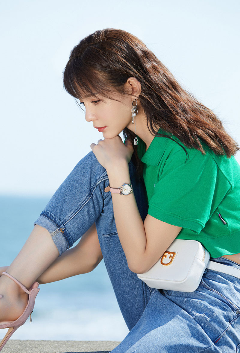 高清湖南省湘西吉首市美女沈梦辰抹胸性感唯美写真图片图片