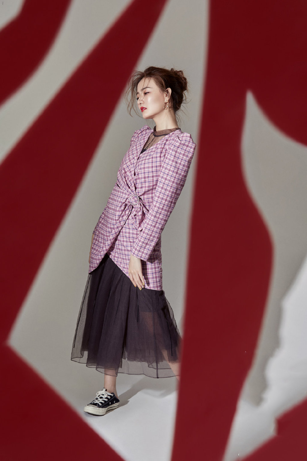 中国内地内蒙古呼和浩特女演员徐璐性感牛仔连体装时尚写真高清图片图片
