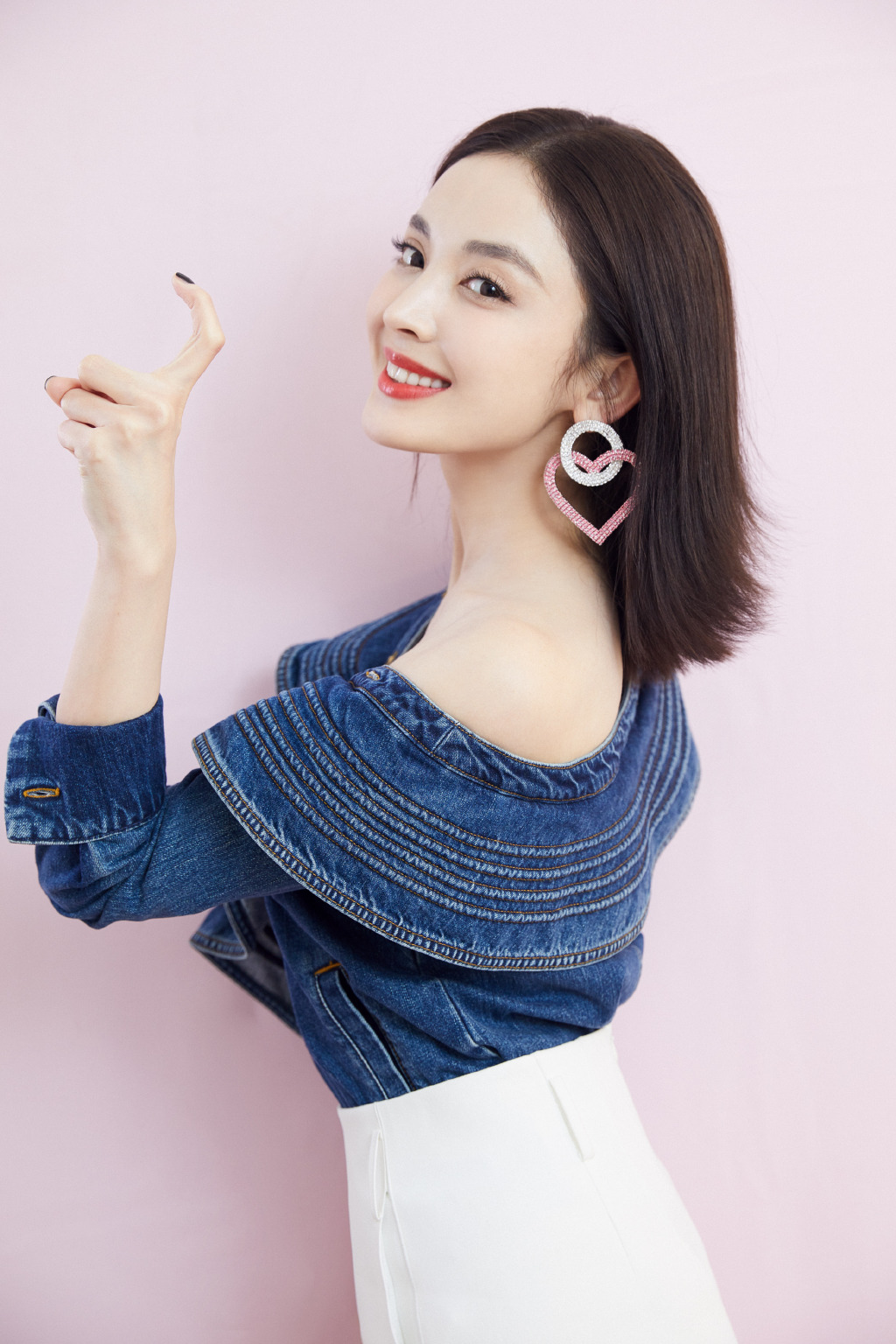 中国内地新疆乌鲁木齐市影视女演员古力娜扎粉嫩俏皮写真图片图片