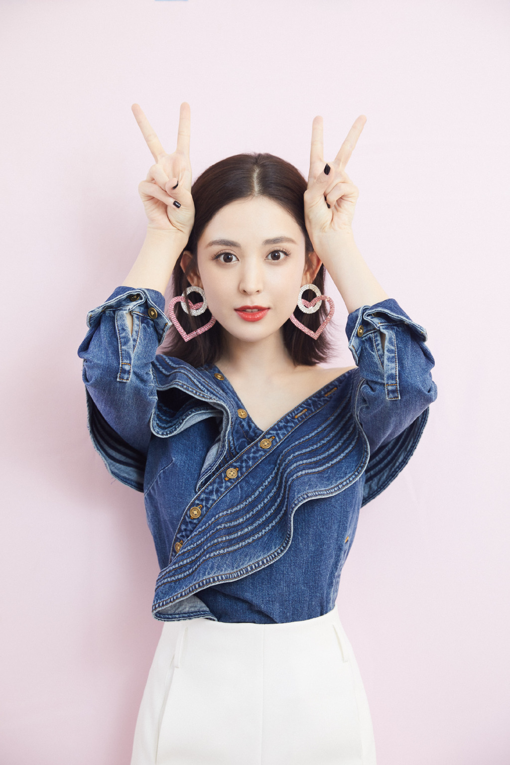 中国内地新疆乌鲁木齐市影视女演员古力娜扎微博之夜性感甜美写真图片图片