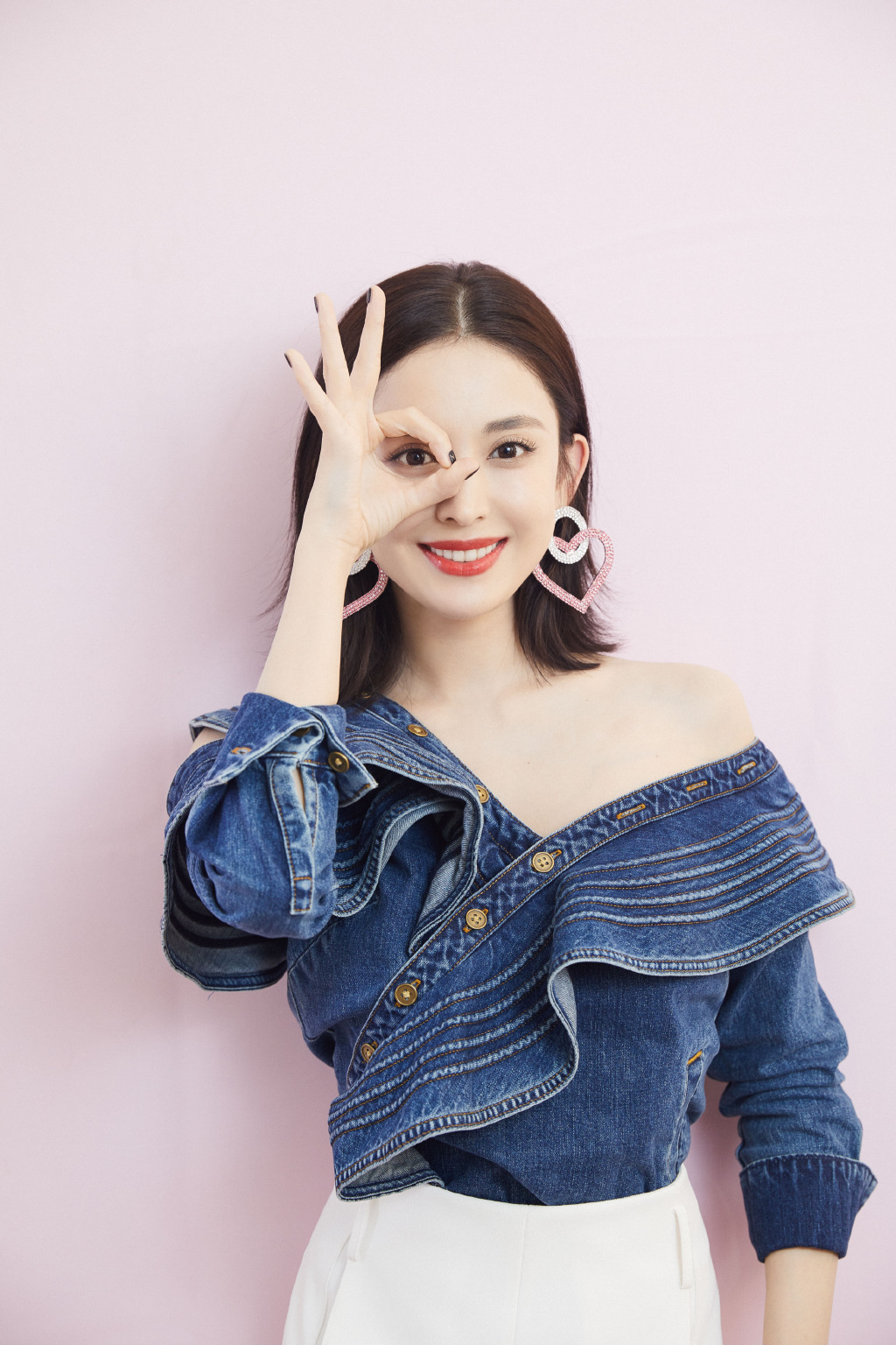 中国内地新疆乌鲁木齐市影视女演员古力娜扎微博之夜性感甜美写真图片图片