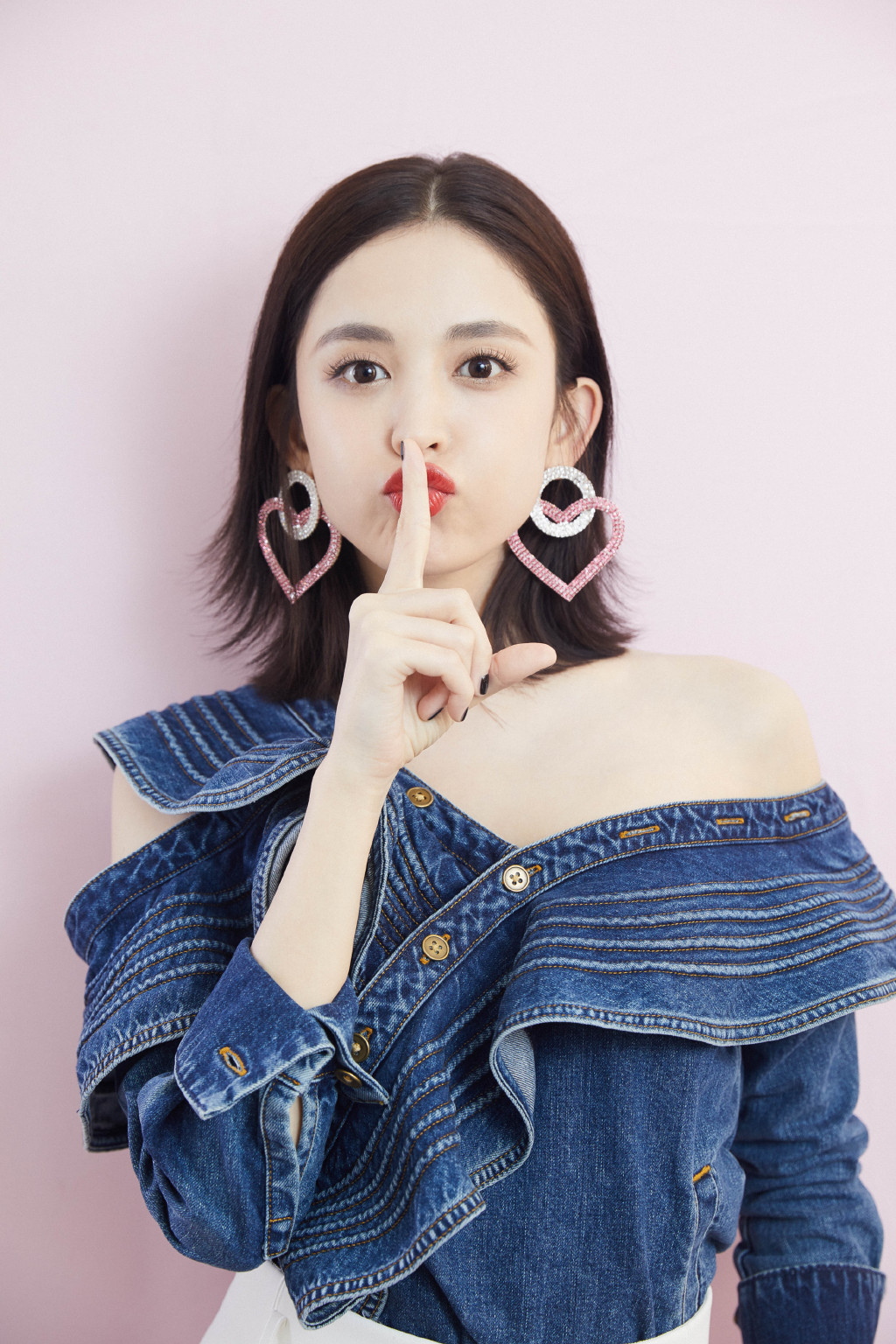 中国内地新疆乌鲁木齐市影视女演员古力娜扎粉嫩俏皮写真图片图片