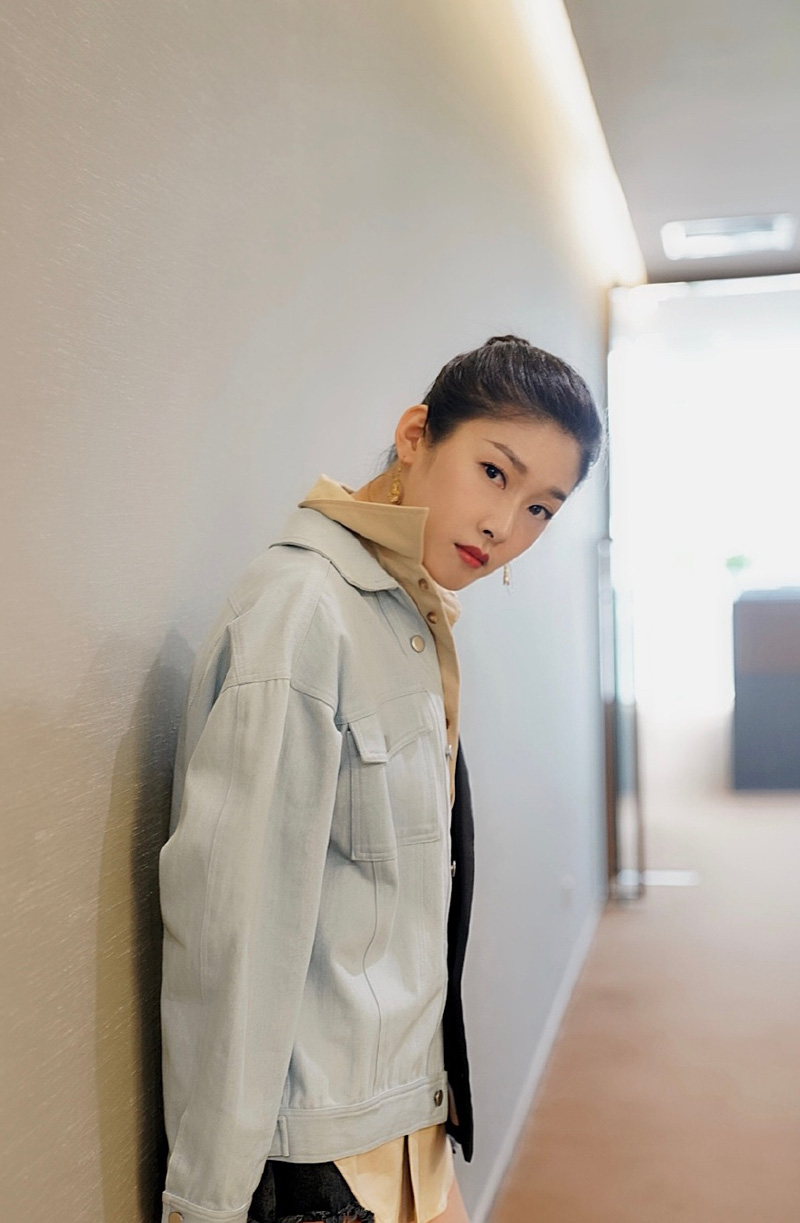 美女王双图片
