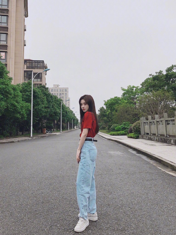 鞠婧祎图片