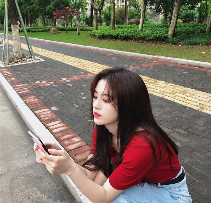 鞠婧祎图片