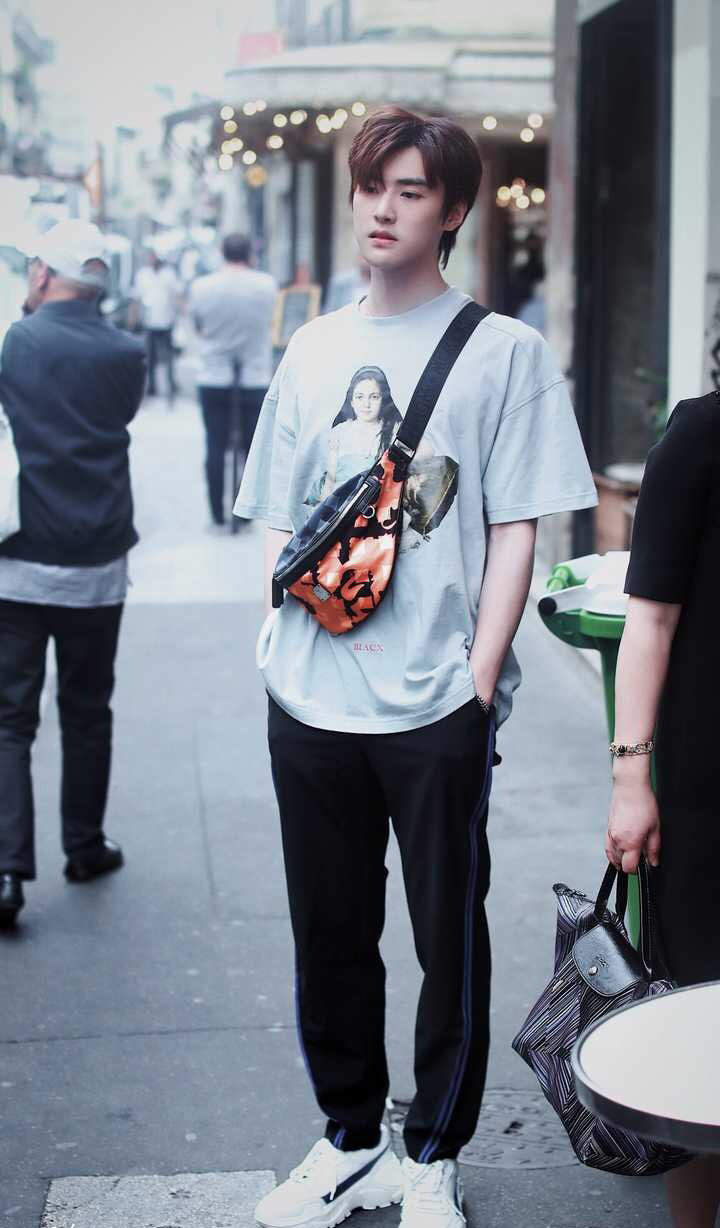 男星嘉羿图片