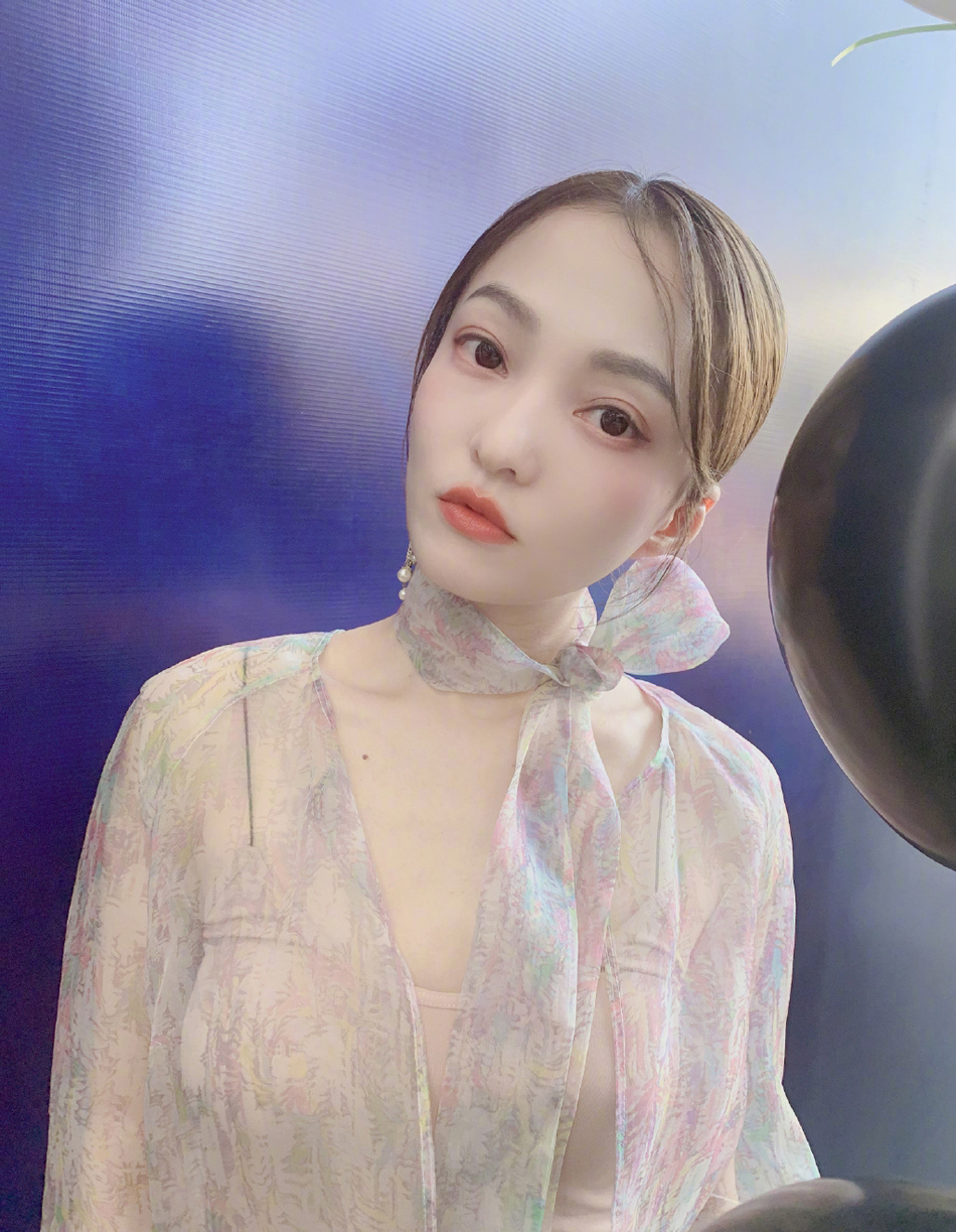 张韶涵夏日性感自拍照图片图片