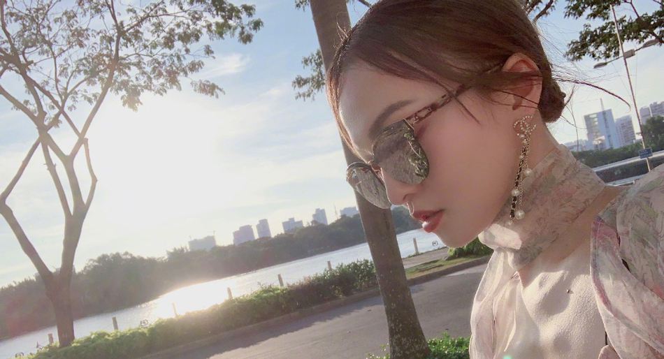 张韶涵红裙性感优雅写真图片图片
