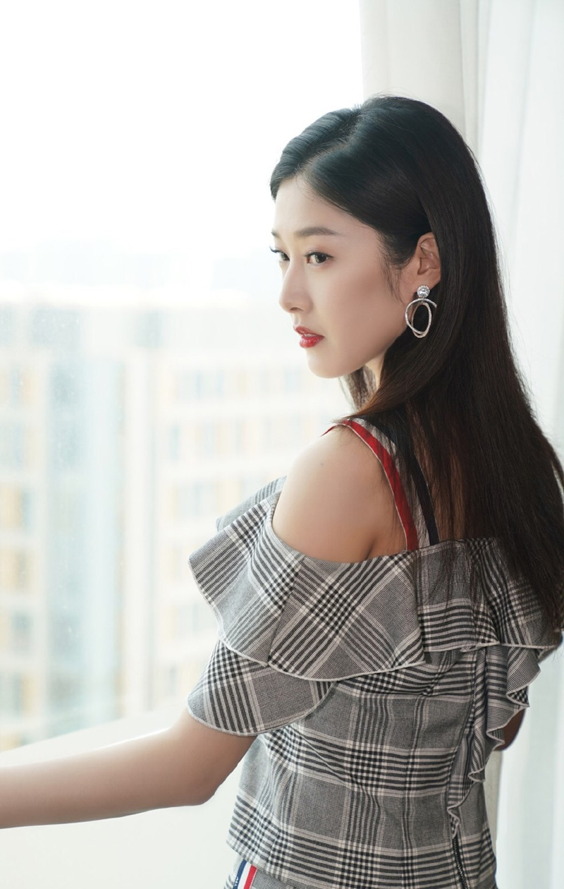 美女王双图片
