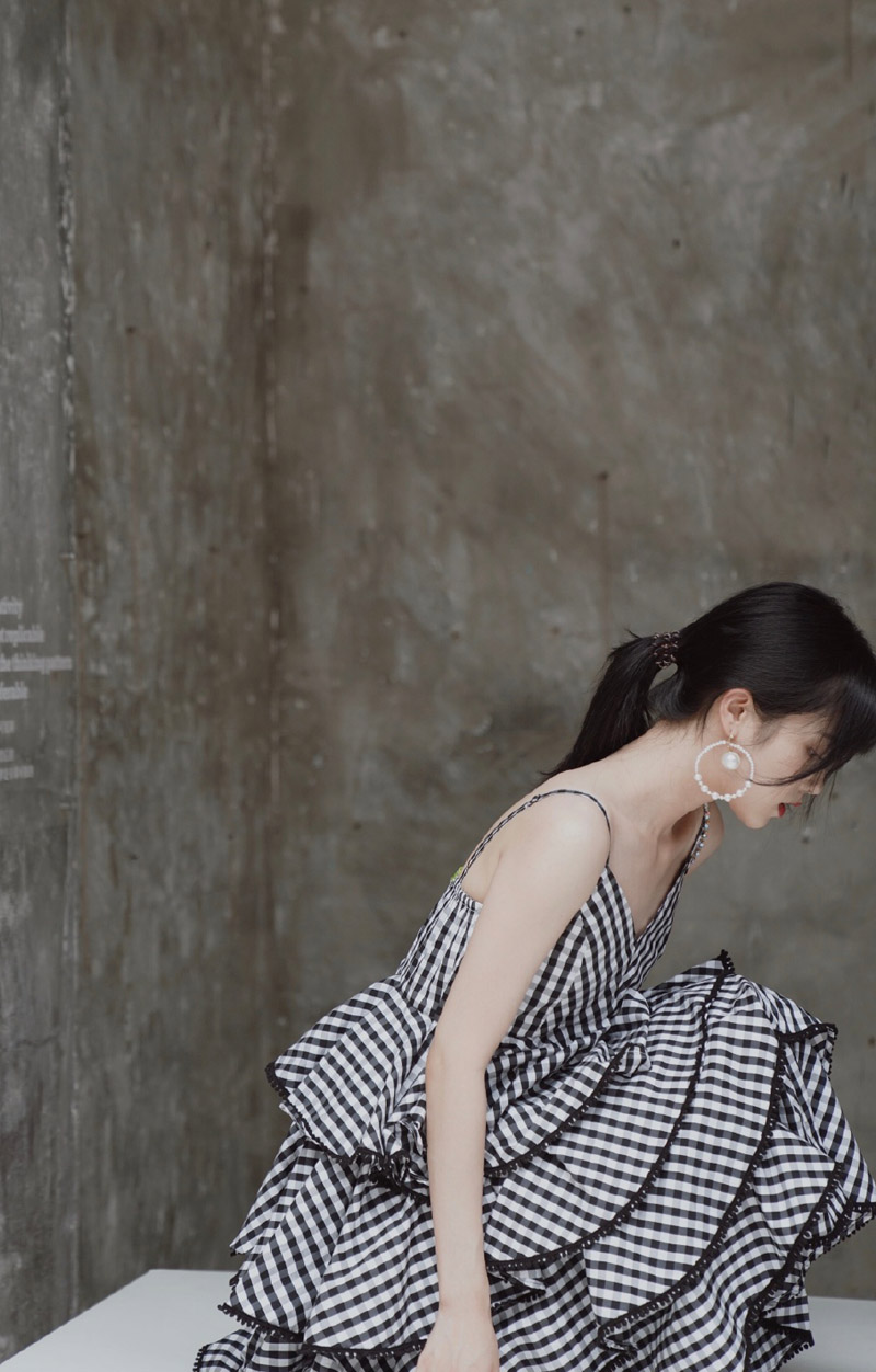 中国内地女广东陆丰模特章乐韵吊带裙迷人写真图片图片