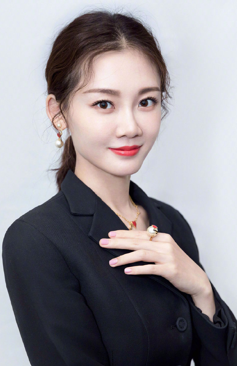 高清中国内地女演员美女苗苗清新甜美写真手机壁纸图片