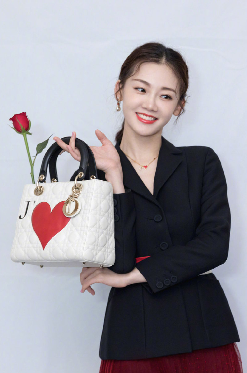 高清中国内地女演员美女苗苗清新甜美写真手机壁纸图片