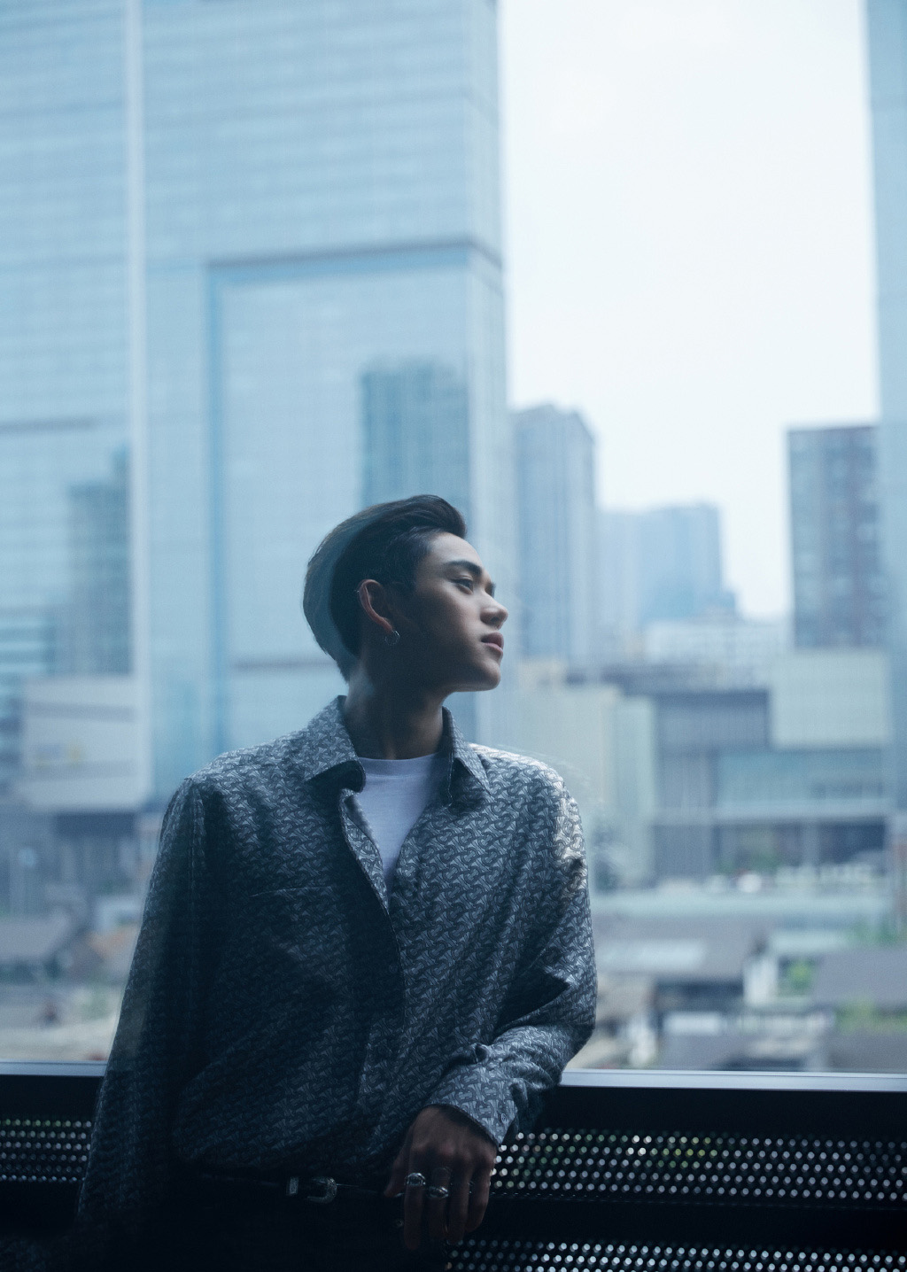 中泰混血儿黄旭熙舞台照图片图片