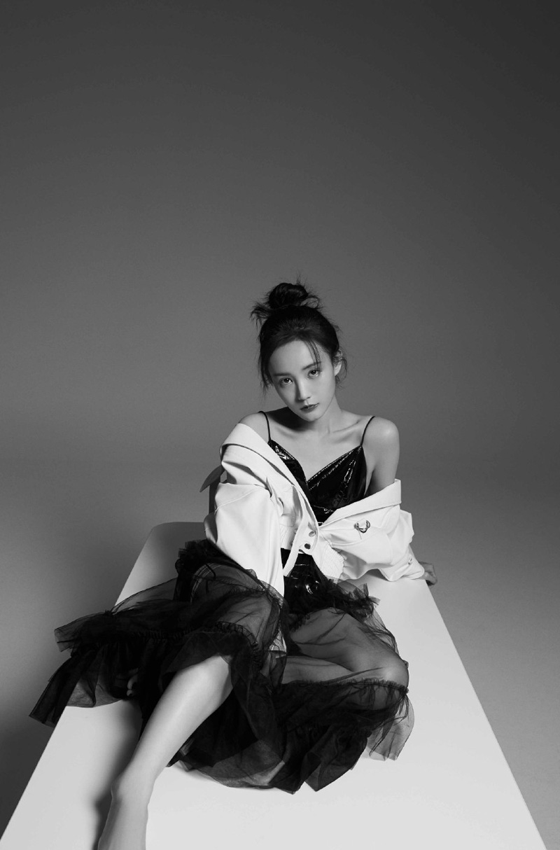 高清中国内地山东济南女演员李一桐Q清纯小公主白裙明星美女写真图片图片