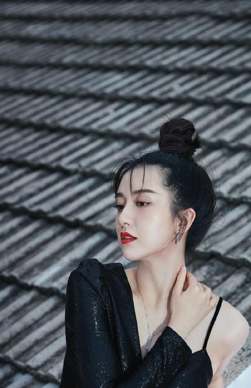 中国内云南曲靖地新生代演员许龄月时尚百变杂志写真大片图片